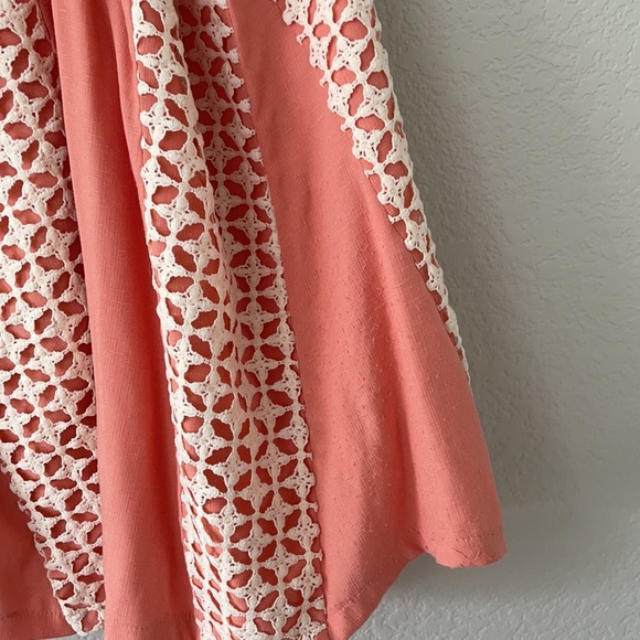 Francesca’s Lace Tank - Picture 4 of 4